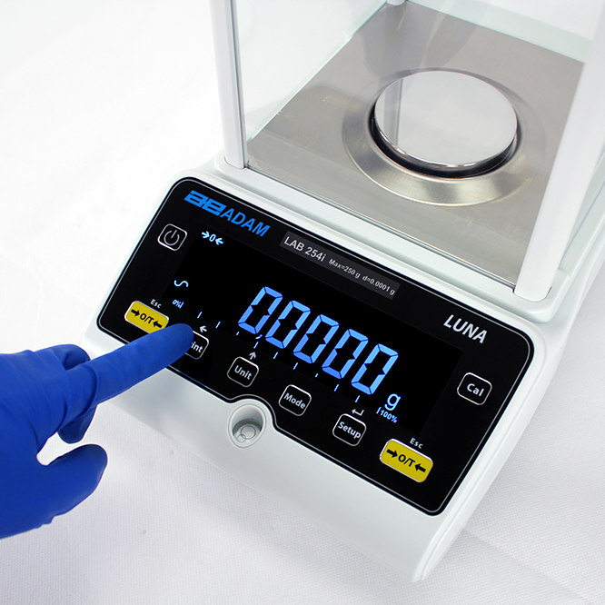 Luna Analytical Balances with scale calibration