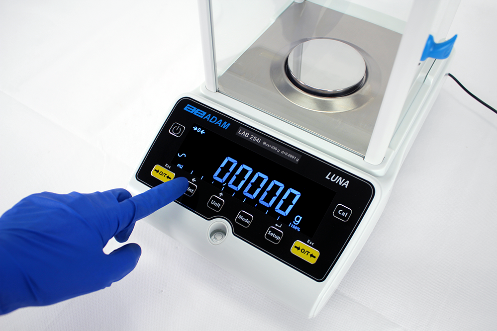 Luna Analytical Balances with scale calibration