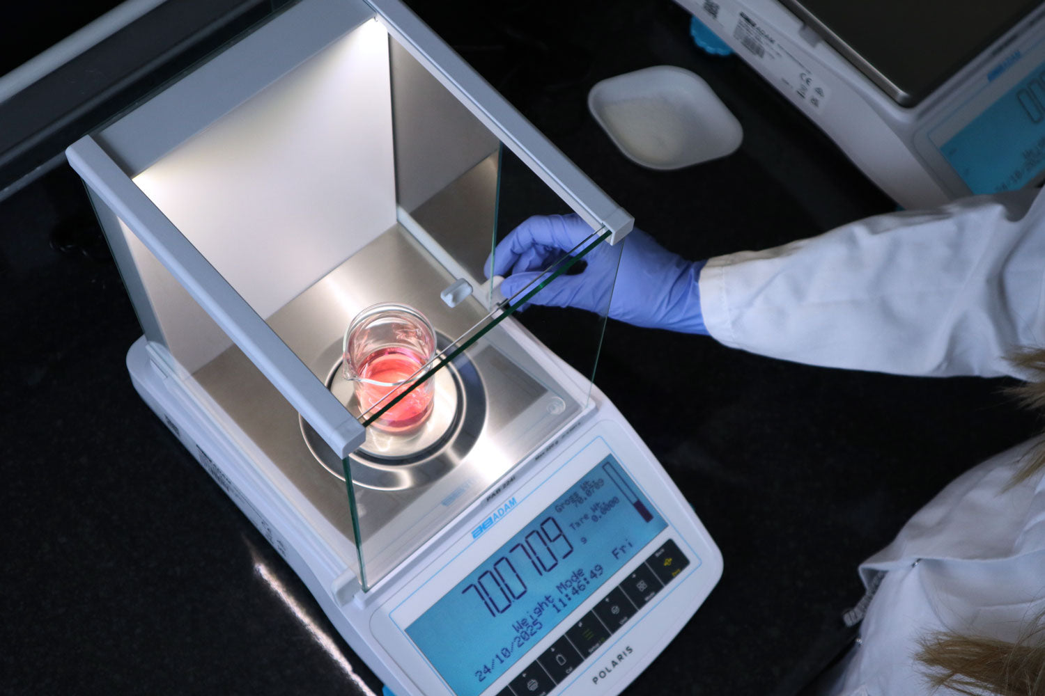 How to Improve Lab Weighing Results with Better Operator Technique